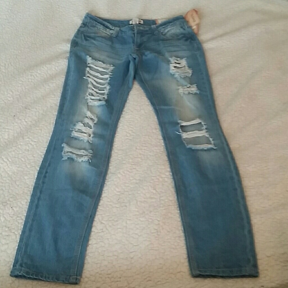 SOLD SOLD SOLD SOLD >NWT Mudd Super Destress Skinny Medium Sz.1